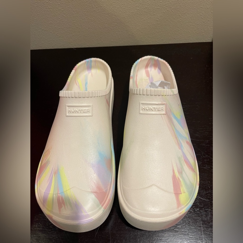 NWT HUNTER Multicolor clogs, Size 10